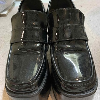 マフモフ(MAFMOF)のマフモフエナメル光沢ブラックローファーショートブーツ(ローファー/革靴)