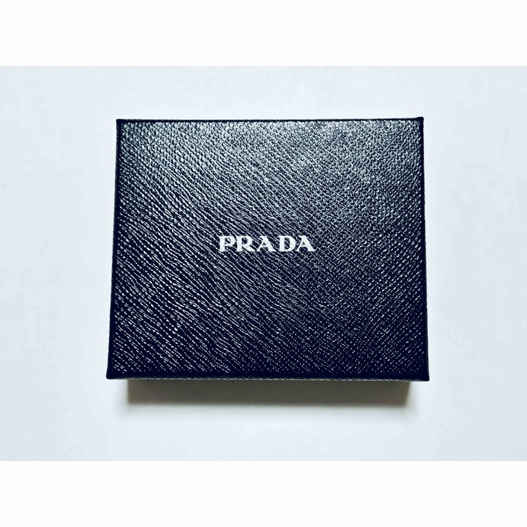 PRADA(プラダ)のプラダ　カードケース　VITELLO MOVE  レッド　PRADA レディースのファッション小物(財布)の商品写真