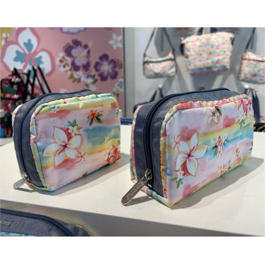 LeSportsac(レスポートサック)のレスポートサック　ハワイ限定　プルメリアレインボー　ポーチ　化粧ポーチ　花柄 レディースのファッション小物(ポーチ)の商品写真