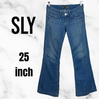 スライ(SLY)の【SLY】フレアデニムパンツ　薄手　脚長効果　ローライズ　日本製　25インチ(デニム/ジーンズ)