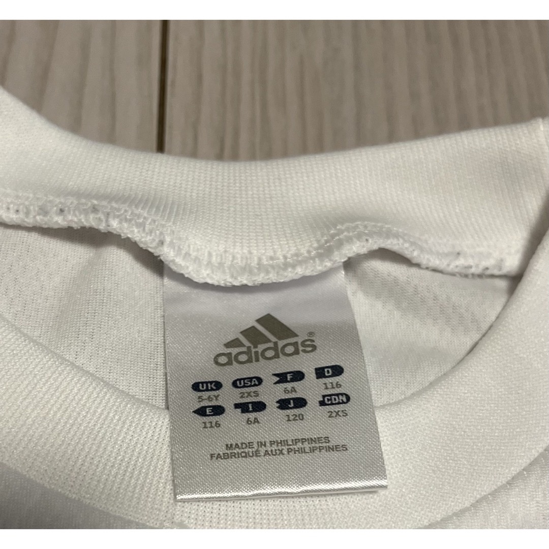 adidas(アディダス)のadidas Tシャツ　120 キッズ/ベビー/マタニティのキッズ服男の子用(90cm~)(Tシャツ/カットソー)の商品写真