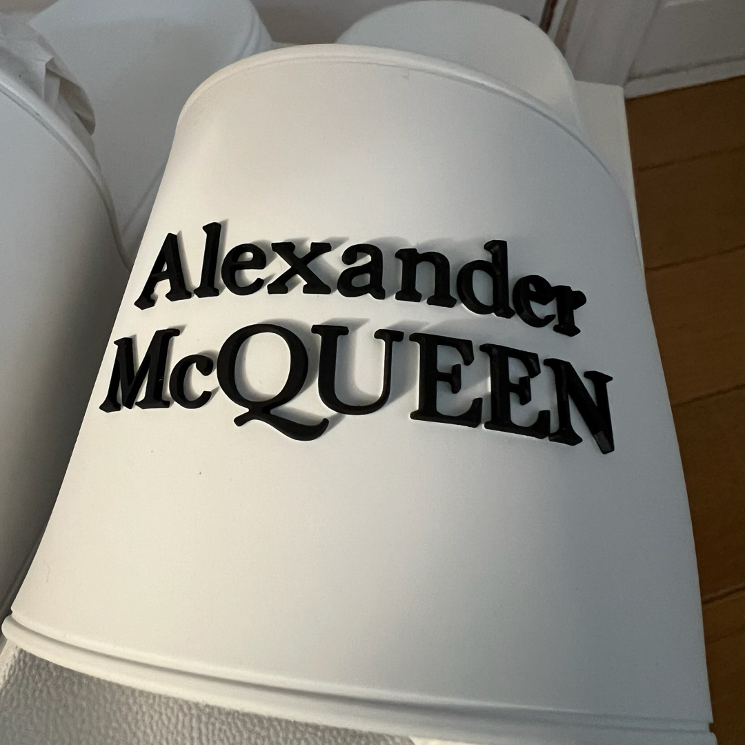 Alexander McQueen(アレキサンダーマックイーン)の[未使用] アレキサンダーマックイーン　サンダル　ホワイト　イタリア製　 メンズの靴/シューズ(サンダル)の商品写真