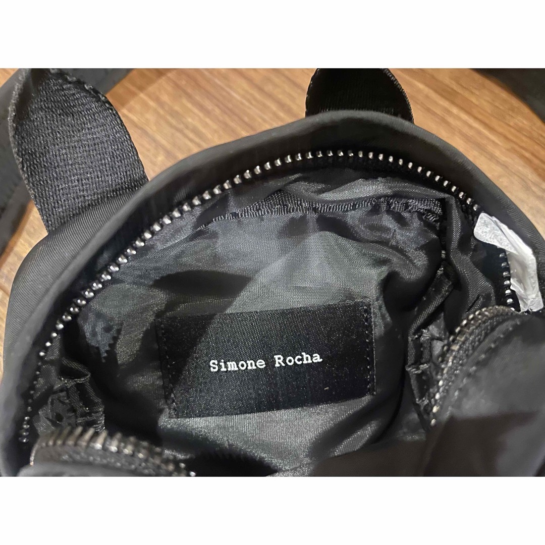 Simone Rocha(シモーネロシャ)のSimoneRocha シモーネロシャ パール付き ショルダーバッグ メンズのバッグ(ショルダーバッグ)の商品写真