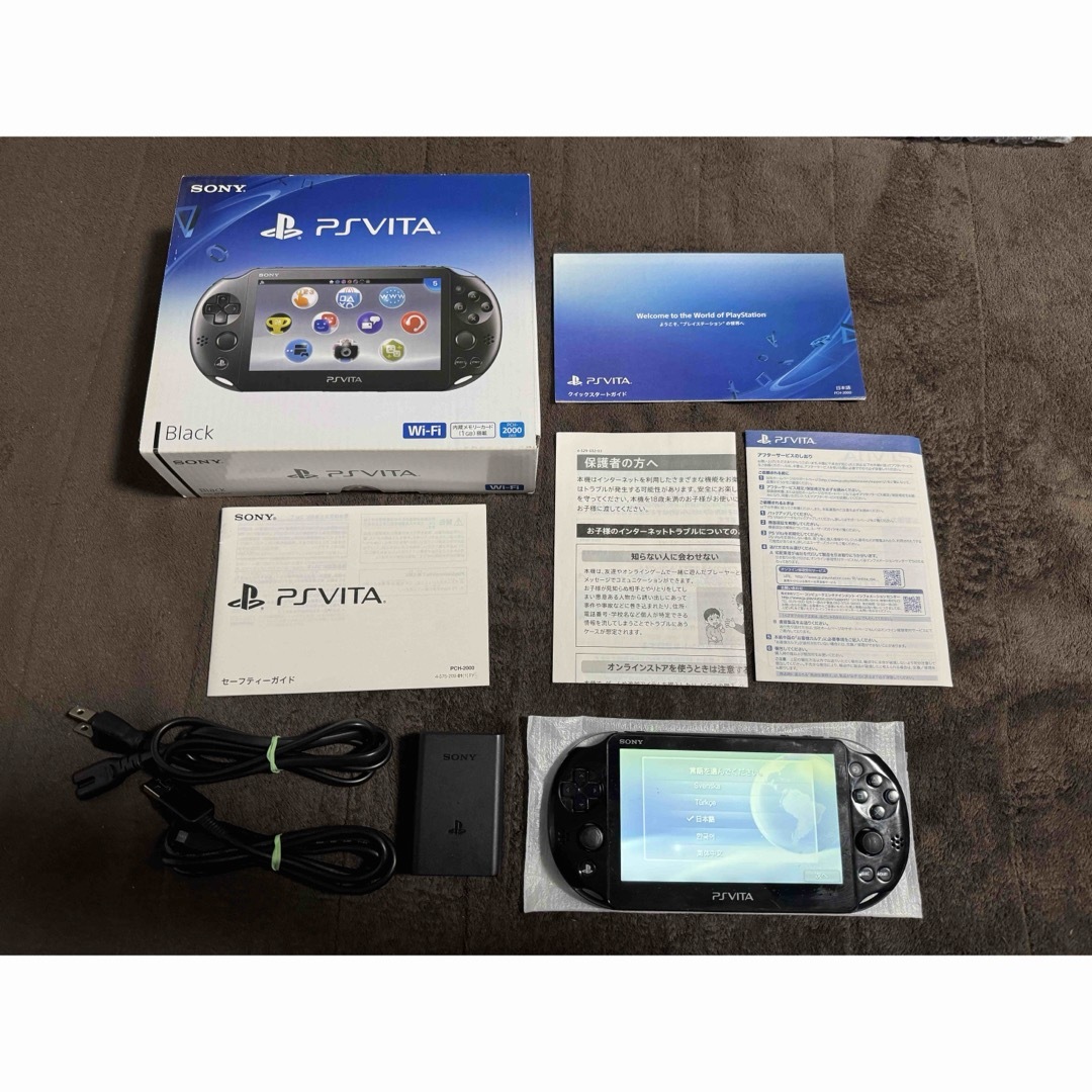 PlayStation Vita(プレイステーションヴィータ)のvita  ブラック　1 エンタメ/ホビーのゲームソフト/ゲーム機本体(携帯用ゲーム機本体)の商品写真