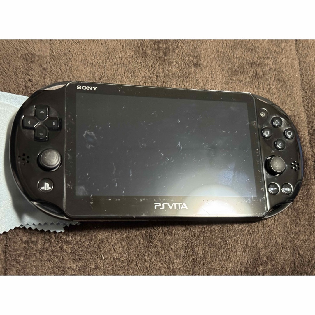 PlayStation Vita(プレイステーションヴィータ)のvita  ブラック　1 エンタメ/ホビーのゲームソフト/ゲーム機本体(携帯用ゲーム機本体)の商品写真