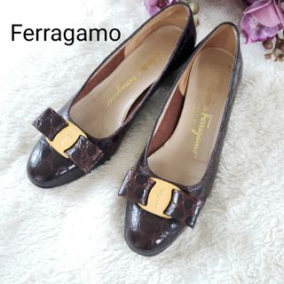 サルヴァトーレフェラガモ(Salvatore Ferragamo)のFerragamoヴァラリボンレザーパンプス ブラウン 4サイズ(ハイヒール/パンプス)