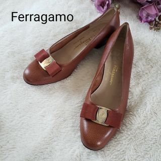 サルヴァトーレフェラガモ(Salvatore Ferragamo)のFerragamoヴァラリボンレザーパンプス ブラウン(ハイヒール/パンプス)