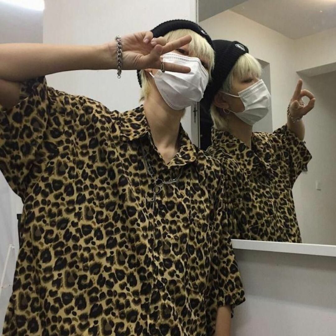 【大人気】ヒョウ柄シャツ　半袖シャツ　アニマル柄　男女兼用　韓流　M メンズのトップス(シャツ)の商品写真