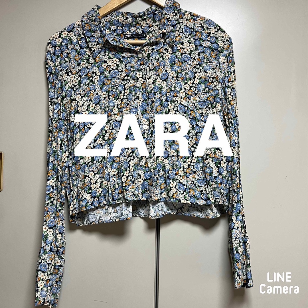 ZARA(ザラ)のZARA 花柄ショート丈シャツ　ブラウス レディースのトップス(シャツ/ブラウス(長袖/七分))の商品写真