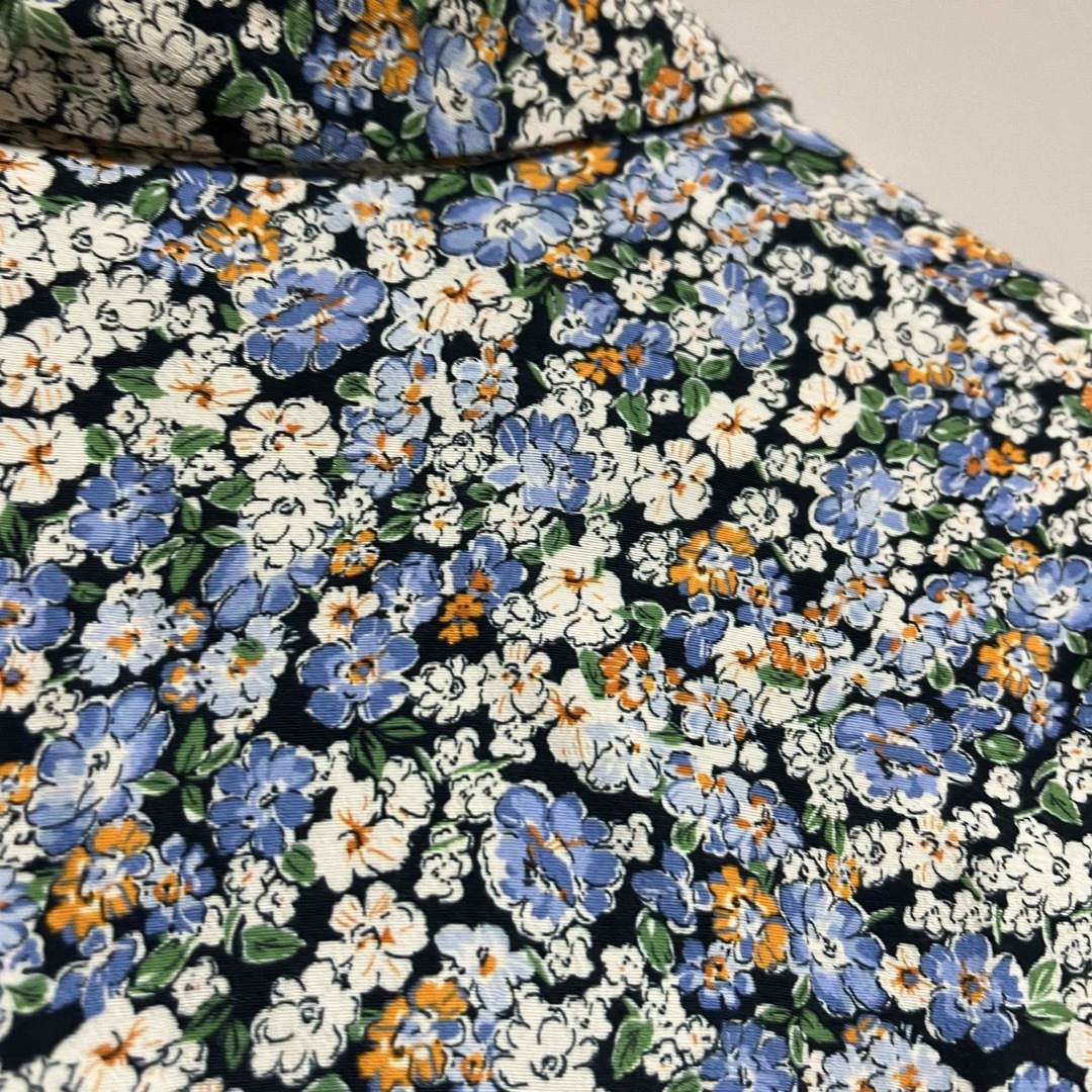 ZARA(ザラ)のZARA 花柄ショート丈シャツ　ブラウス レディースのトップス(シャツ/ブラウス(長袖/七分))の商品写真