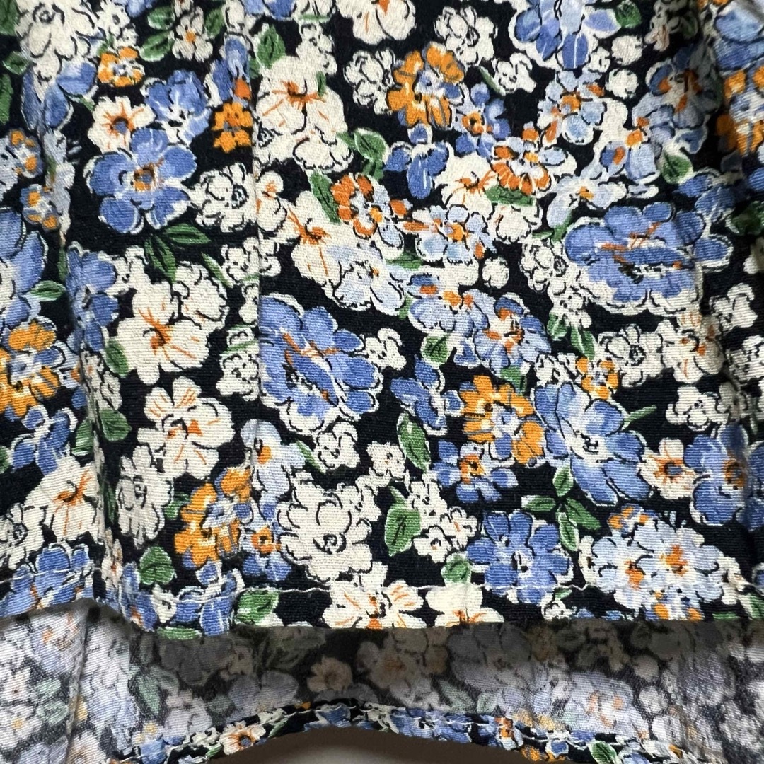 ZARA(ザラ)のZARA 花柄ショート丈シャツ　ブラウス レディースのトップス(シャツ/ブラウス(長袖/七分))の商品写真