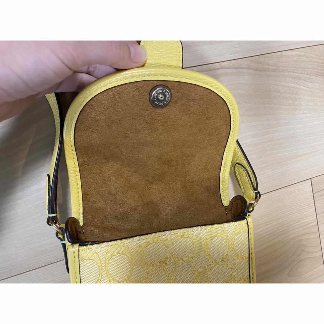 COACH(コーチ)のCOACH    コーチ　ショルダーバッグ　イエロー　美品 レディースのバッグ(ショルダーバッグ)の商品写真