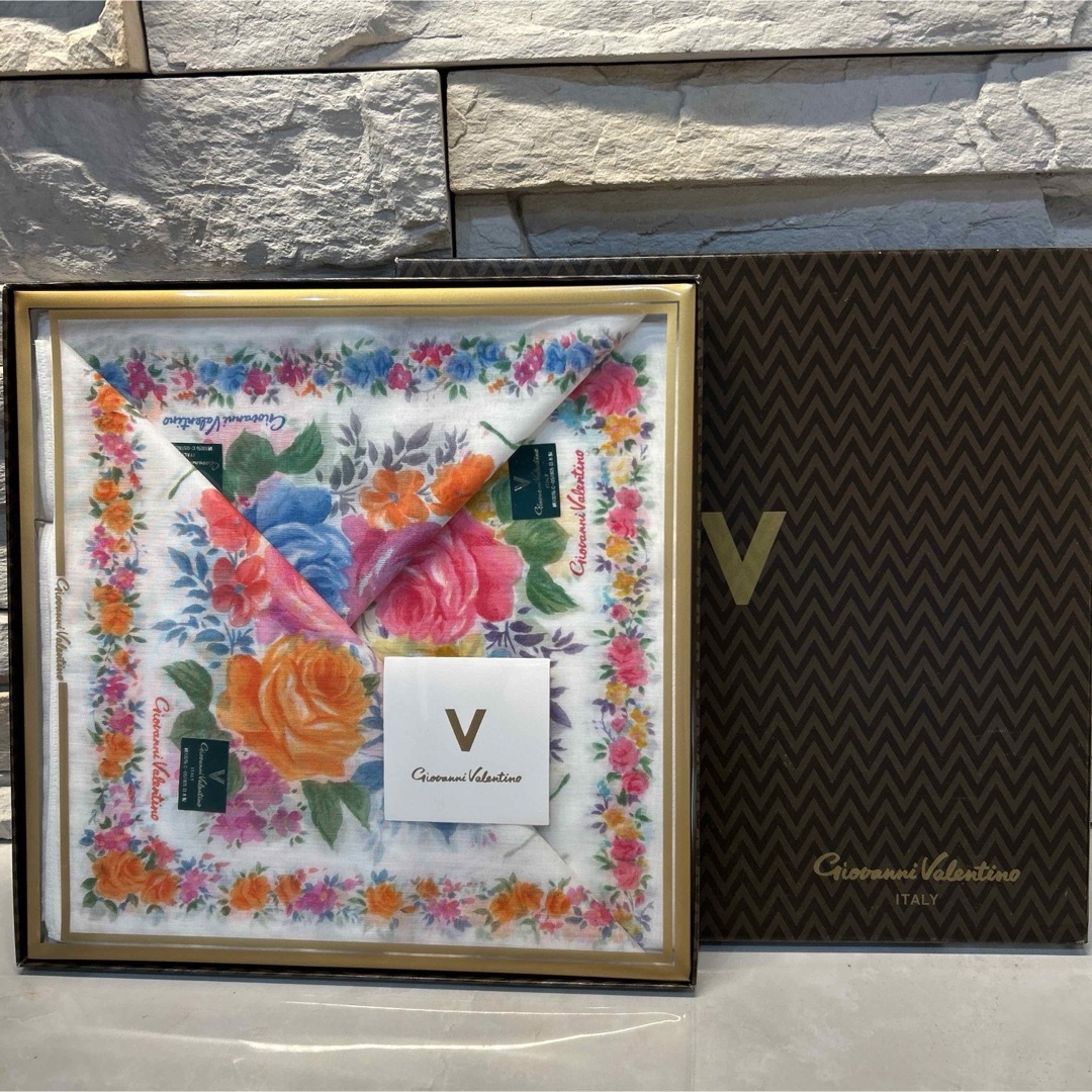 【新品】　ジャンニバレンチノ　ハンカチ　3枚 レディースのファッション小物(ハンカチ)の商品写真