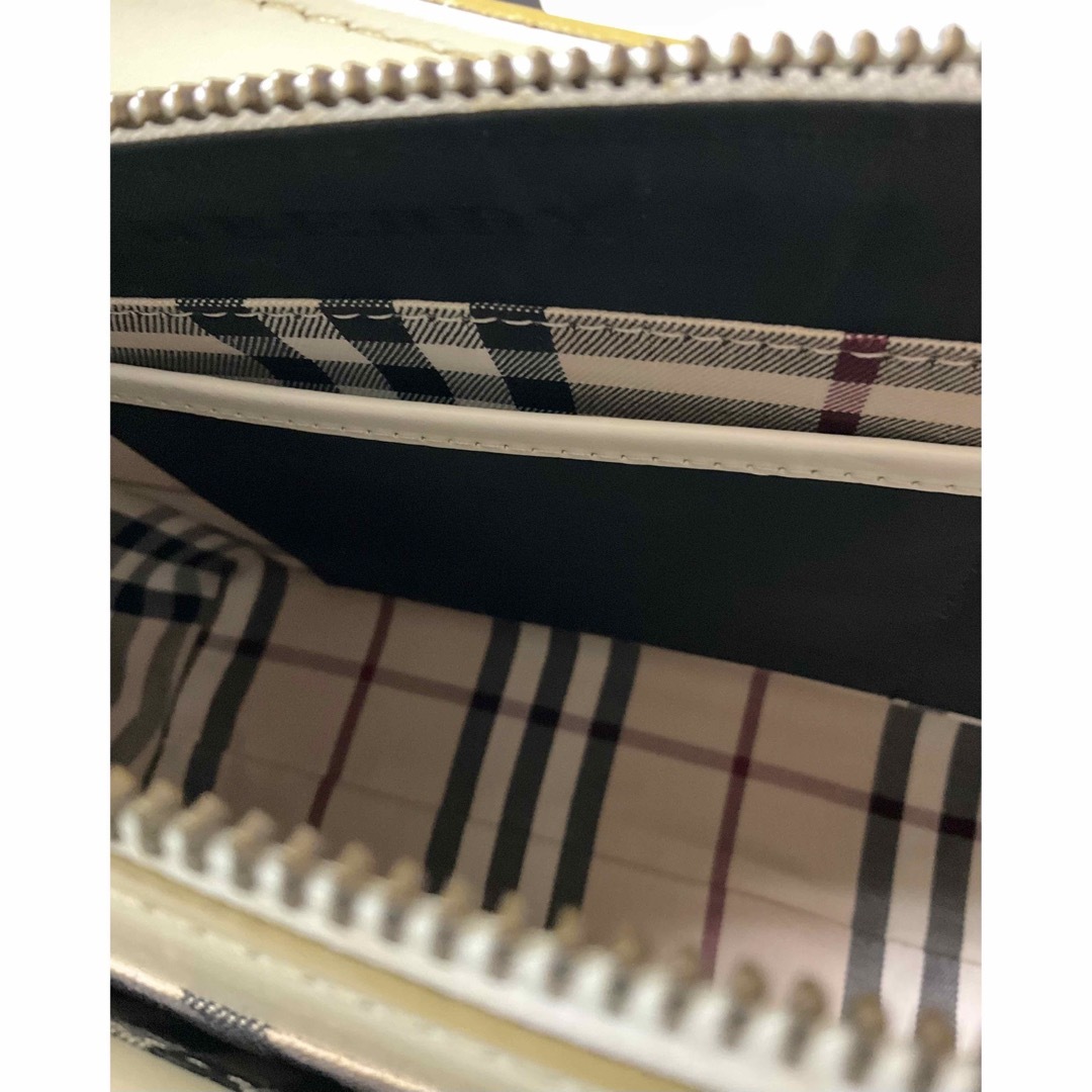 BURBERRY(バーバリー)のバーバリー★BURBERRY★白ハンドバッグ★本革★新品タグ箱付★式典フォーマル レディースのバッグ(ハンドバッグ)の商品写真