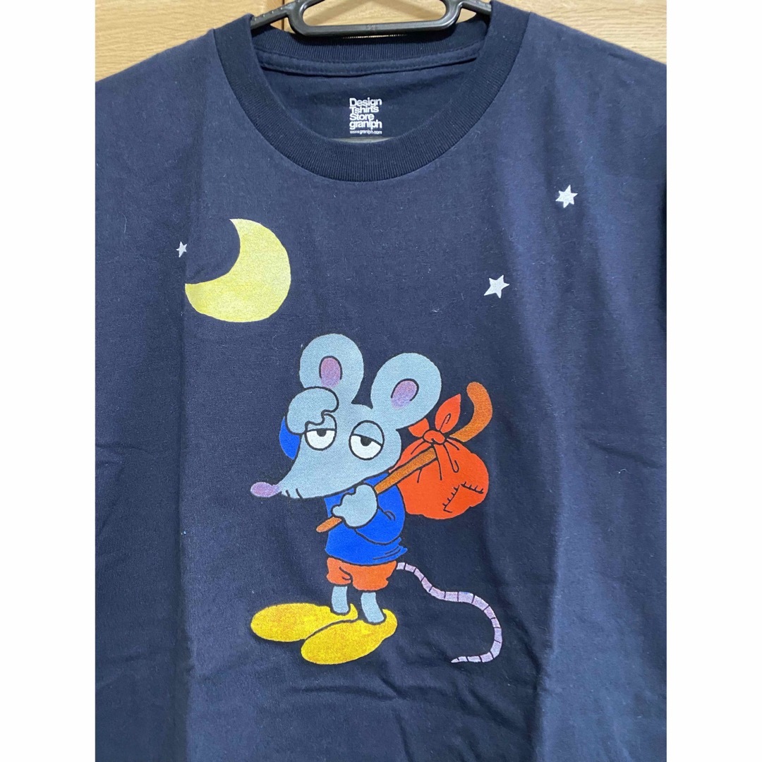 Design Tshirts Store graniph(グラニフ)のグラニフ　Tシャツ　絵本　ねむいねむいねずみ　ねずみ　子ども　ママ　キャラクター メンズのトップス(Tシャツ/カットソー(半袖/袖なし))の商品写真