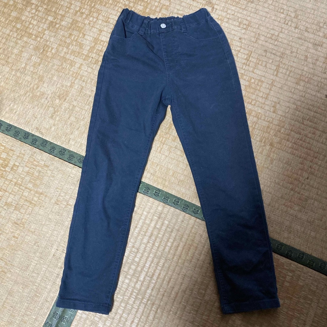 GU(ジーユー)のズボン　紺　130  キッズ/ベビー/マタニティのキッズ服男の子用(90cm~)(パンツ/スパッツ)の商品写真