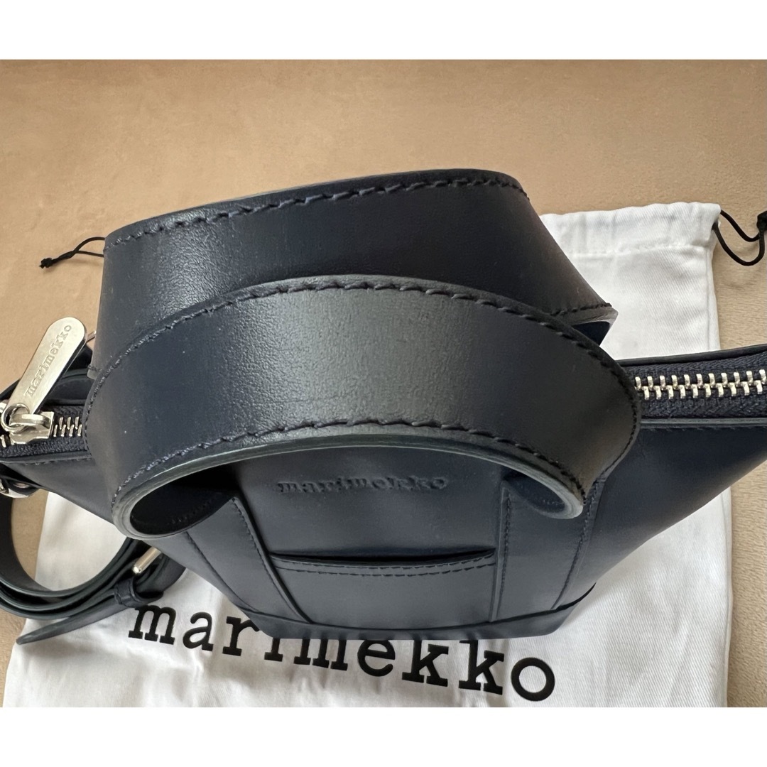 marimekko(マリメッコ)の【未使用】マリメッコmarimekko レザーショルダーバッグ ネイビー レディースのバッグ(ショルダーバッグ)の商品写真