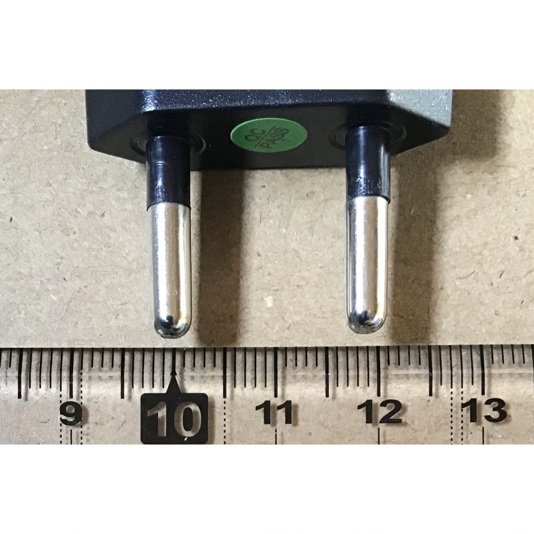 変換プラグ 2個セット10A 2.5/250V 日本国内用 Cタイプ→Aタイプ スマホ/家電/カメラの生活家電(変圧器/アダプター)の商品写真