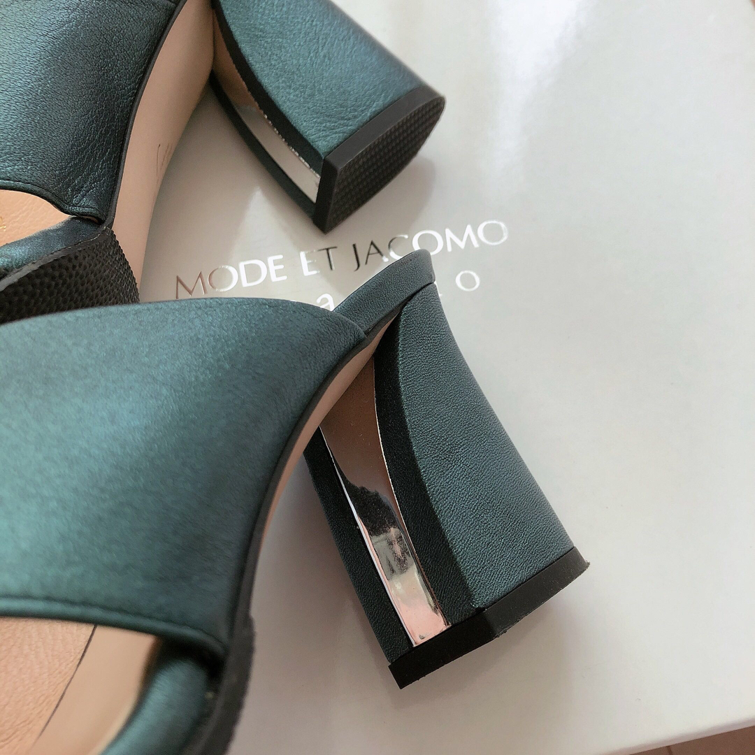 Mode et Jacomo(モードエジャコモ)のMode et Jacomo 上質❤︎セレブミュール 青  紺 ダイアナ メダ レディースの靴/シューズ(ミュール)の商品写真