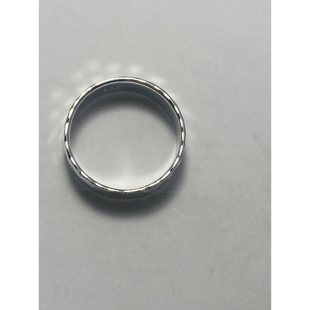SILVER925リングシルバー925指輪平打ち手仕事風合い銀鎚目模様11号えょ メンズのアクセサリー(リング(指輪))の商品写真