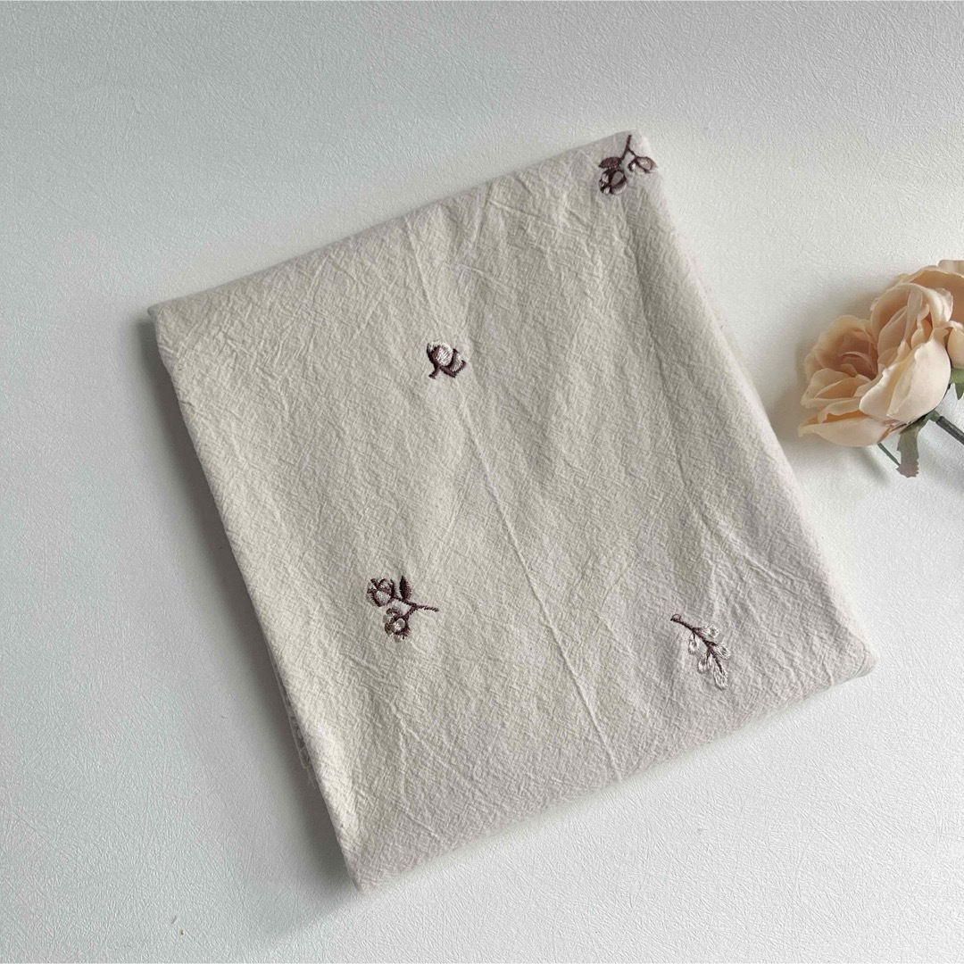 cotton生地（コットン刺繍）　韓国生地 ハンドメイドの素材/材料(生地/糸)の商品写真