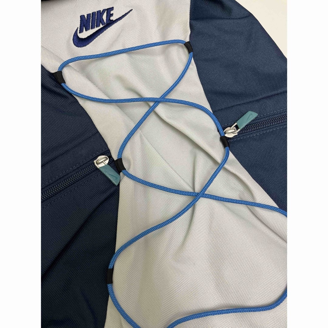 NIKE(ナイキ)のナイキ　キッズ　リュック　ネイビー　サンプル品？ キッズ/ベビー/マタニティのこども用バッグ(リュックサック)の商品写真