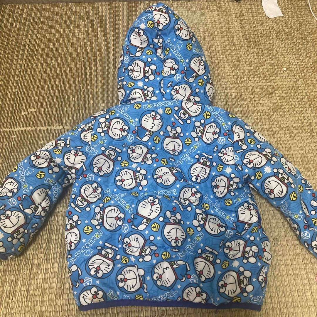 ドラえもん　ダウン　95センチ　キッズ キッズ/ベビー/マタニティのキッズ服男の子用(90cm~)(ジャケット/上着)の商品写真