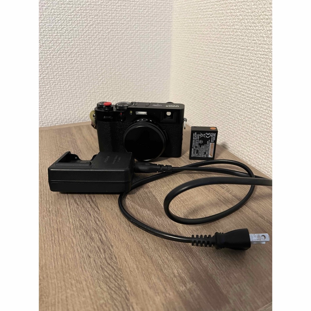 富士フイルム(フジフイルム)のfujifilm x100v 中古品　状態良い スマホ/家電/カメラのカメラ(コンパクトデジタルカメラ)の商品写真