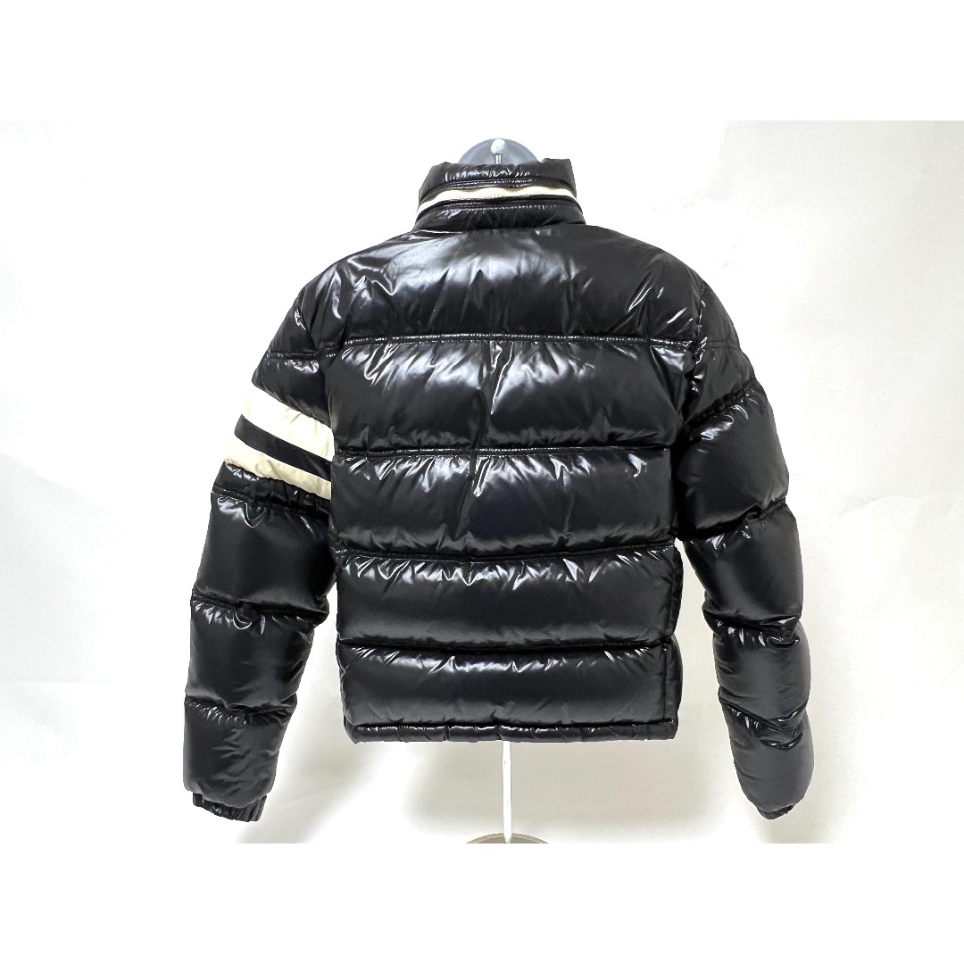 MONCLER(モンクレール)のMONCLER モンクレール ダウンジャケット ERIC エリック アウター メンズ ブラック ホワイト フード サイズ:2 メンズのジャケット/アウター(ダウンジャケット)の商品写真