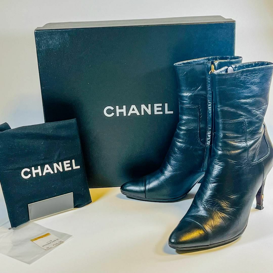 CHANEL(シャネル)のCHANEL ショートブーツ　レザー 黒 箱 袋 タグ #36C レディースの靴/シューズ(その他)の商品写真