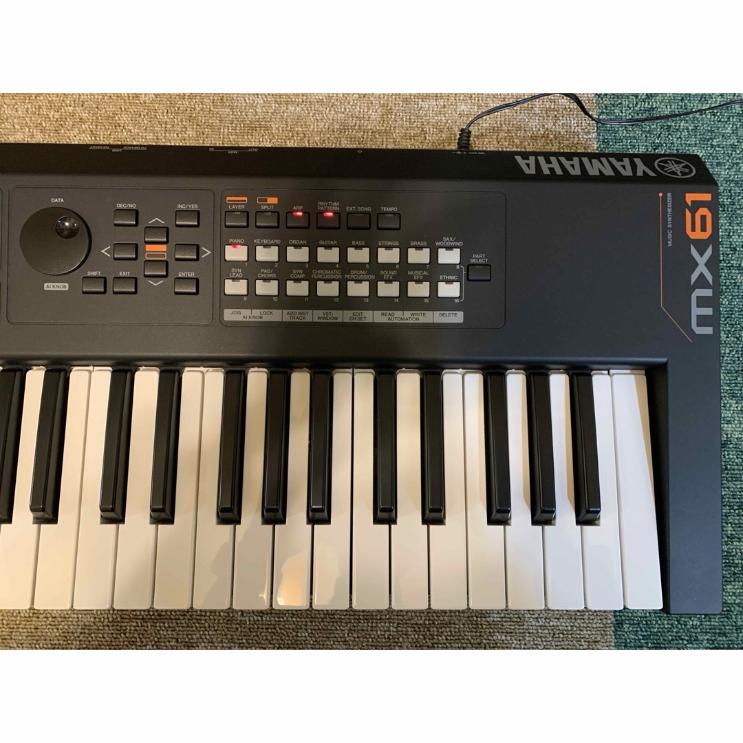 ヤマハ(ヤマハ)のYAMAHA MUSIC synthesizer mx61 BK 楽器の鍵盤楽器(キーボード/シンセサイザー)の商品写真