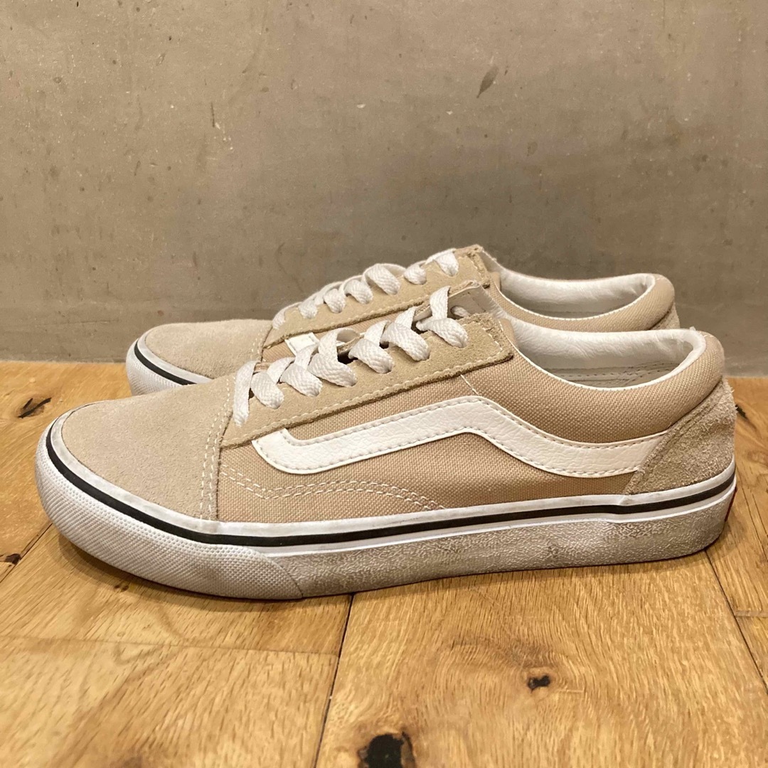 OLD SKOOL（VANS）(オールドスクール)のVANS バンズ オールドスクール　ベージュ　レディース　スニーカー レディースの靴/シューズ(スニーカー)の商品写真