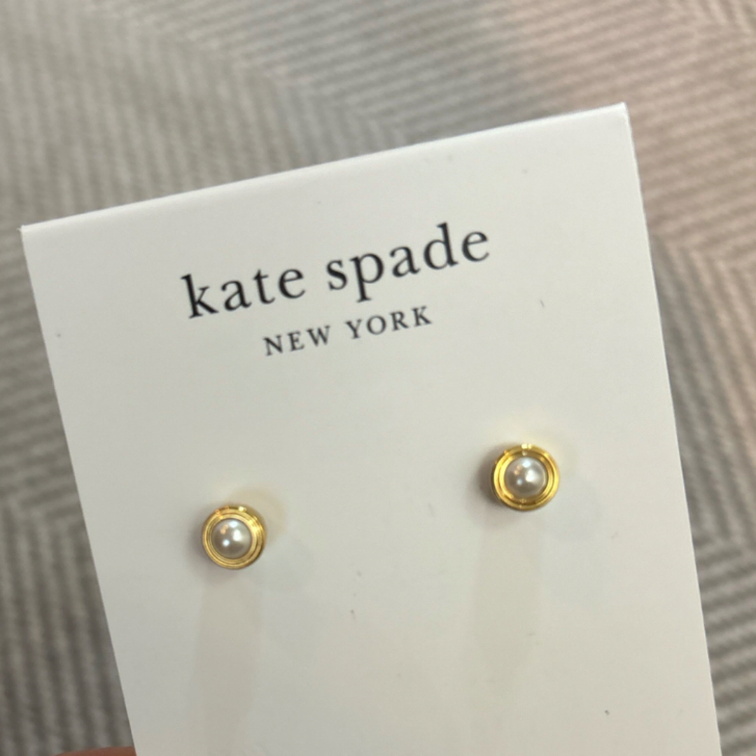 kate spade new york(ケイトスペードニューヨーク)の新品♡ ケイトスペード♤ ホワイトゴールドピアス　 レディースのアクセサリー(ピアス)の商品写真