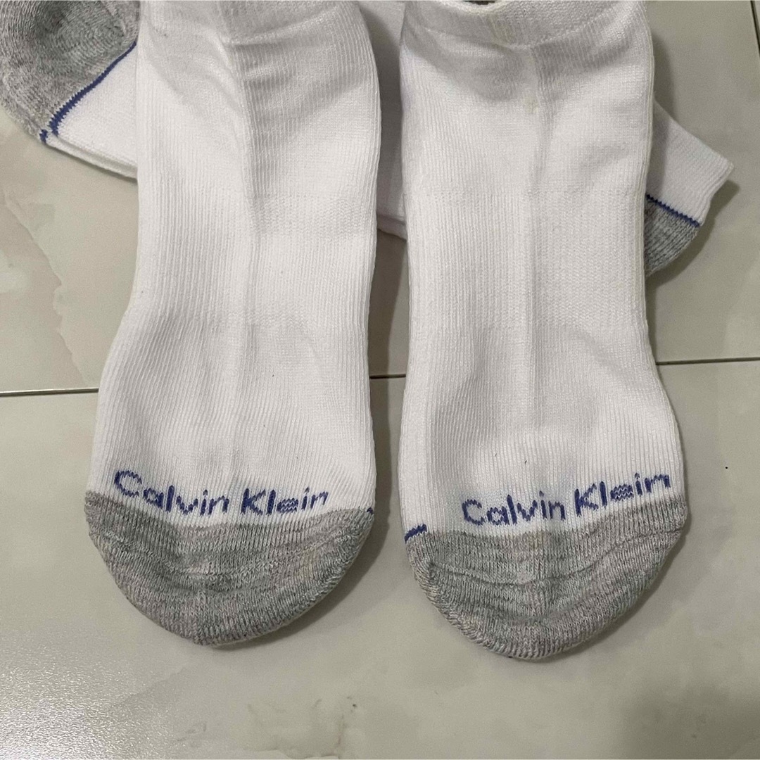 Calvin Klein(カルバンクライン)のCalvin Klein カルバンクライン　靴下　レディース　白　ロゴ レディースのレッグウェア(ソックス)の商品写真