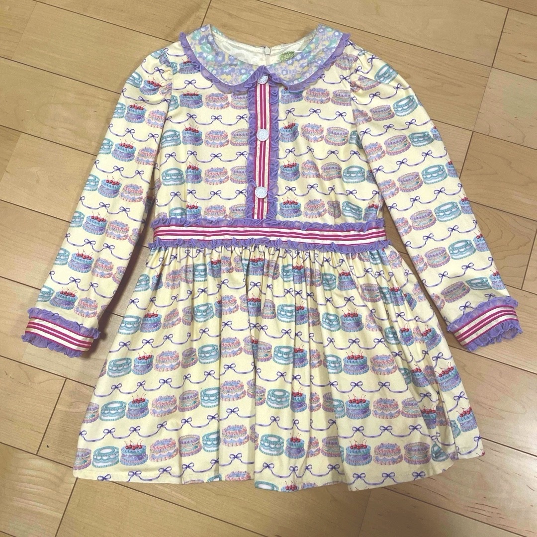 fafa(フェフェ)のfafa フェフェ ケーキ柄 ワンピース 130 キッズ/ベビー/マタニティのキッズ服女の子用(90cm~)(ワンピース)の商品写真