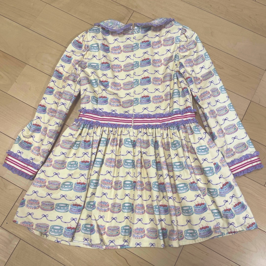 fafa(フェフェ)のfafa フェフェ ケーキ柄 ワンピース 130 キッズ/ベビー/マタニティのキッズ服女の子用(90cm~)(ワンピース)の商品写真