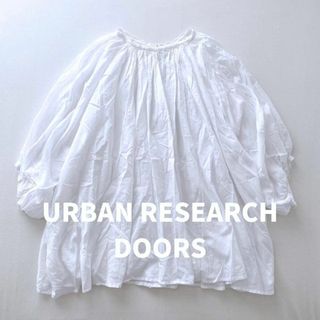 URBAN RESEARCH DOORS - アーバンリサーチドアーズ　レース付ギャザーブラウス　ワイドシルエット　インド綿