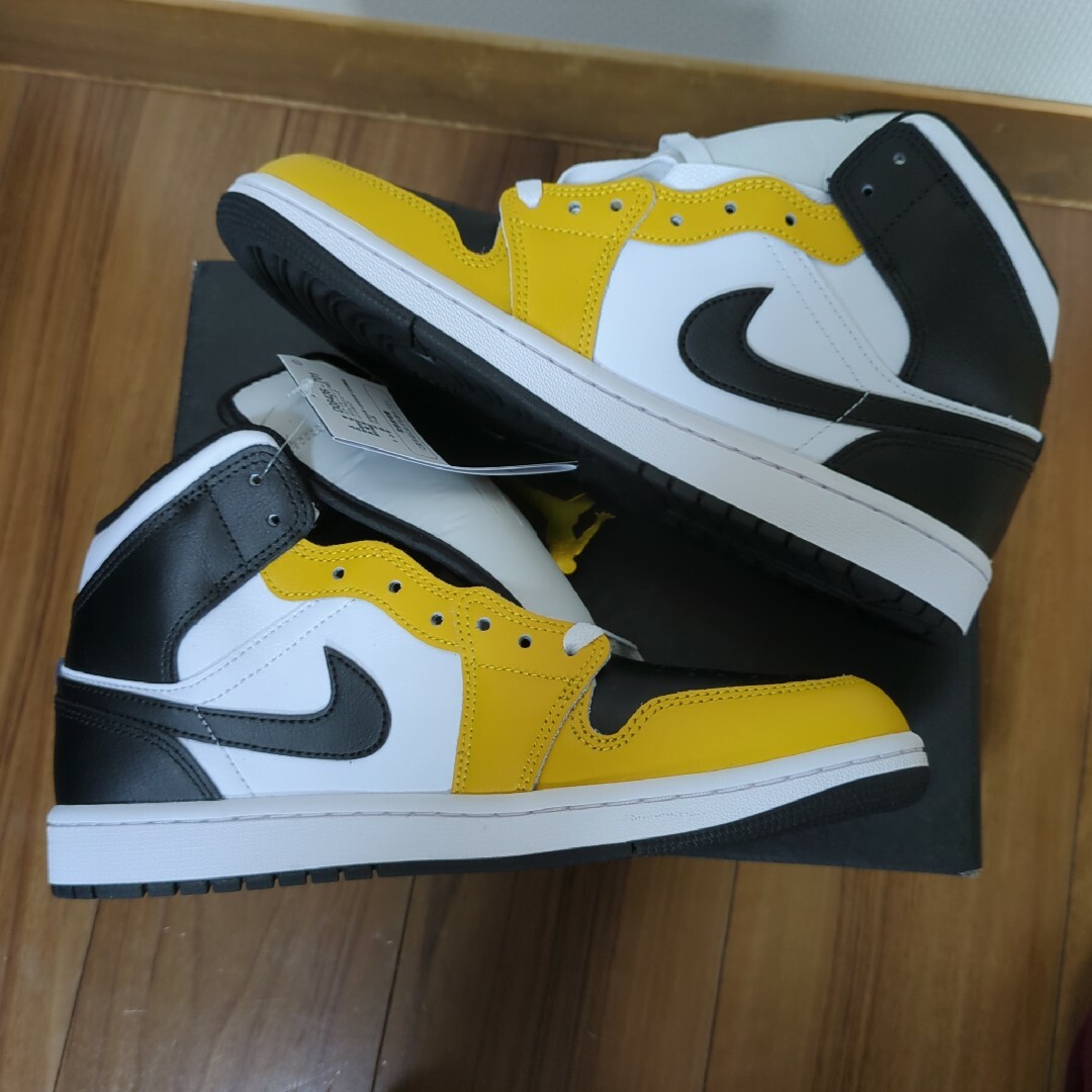 Jordan Brand（NIKE）(ジョーダン)の新品未使用 ナイキ AirJordan1 Mid YellowOchre 27c メンズの靴/シューズ(スニーカー)の商品写真