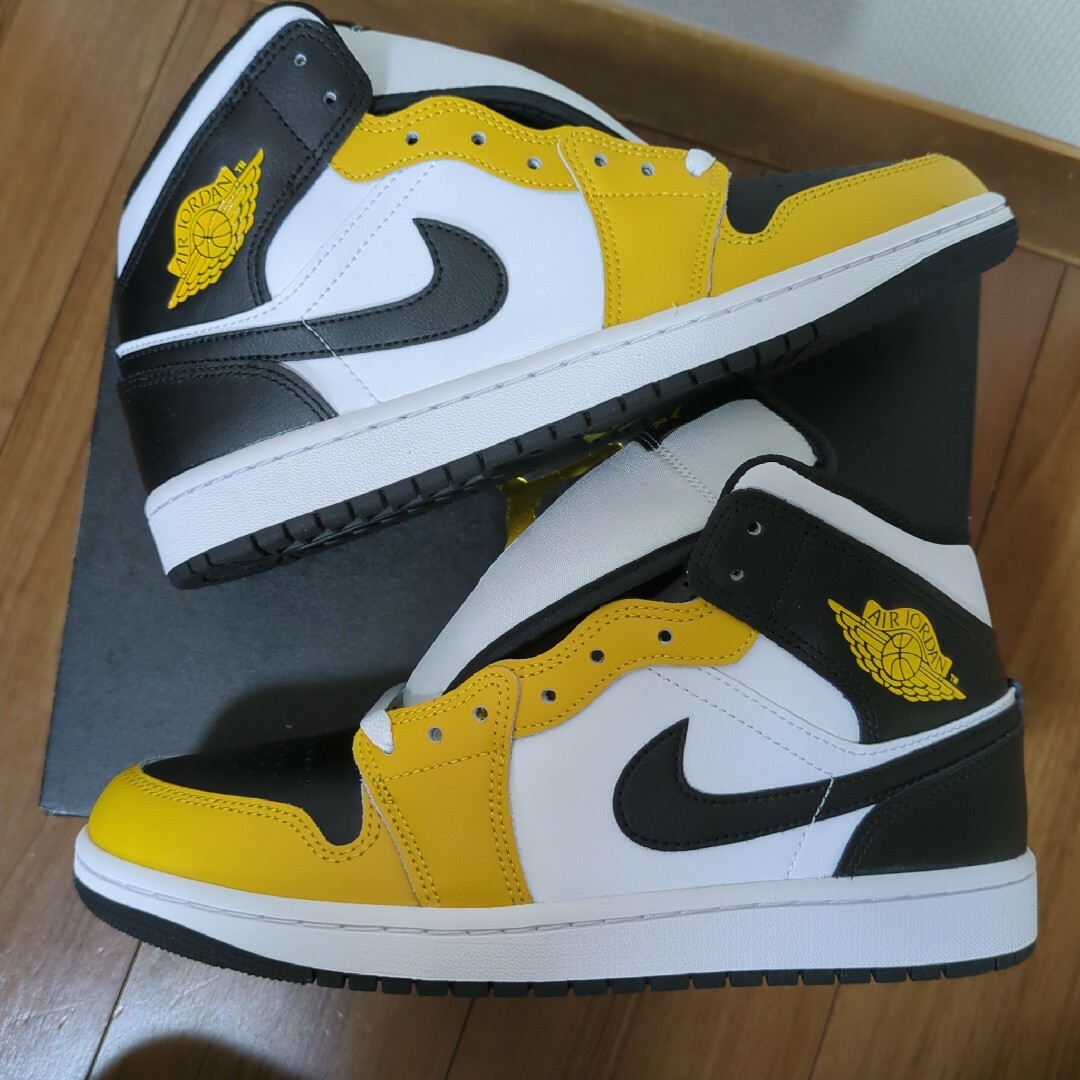 Jordan Brand（NIKE）(ジョーダン)の新品未使用 ナイキ AirJordan1 Mid YellowOchre 27c メンズの靴/シューズ(スニーカー)の商品写真