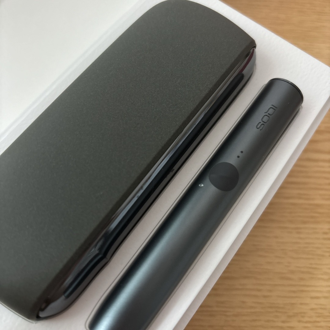 IQOS⭐️ILUMA ブラック メンズのファッション小物(タバコグッズ)の商品写真