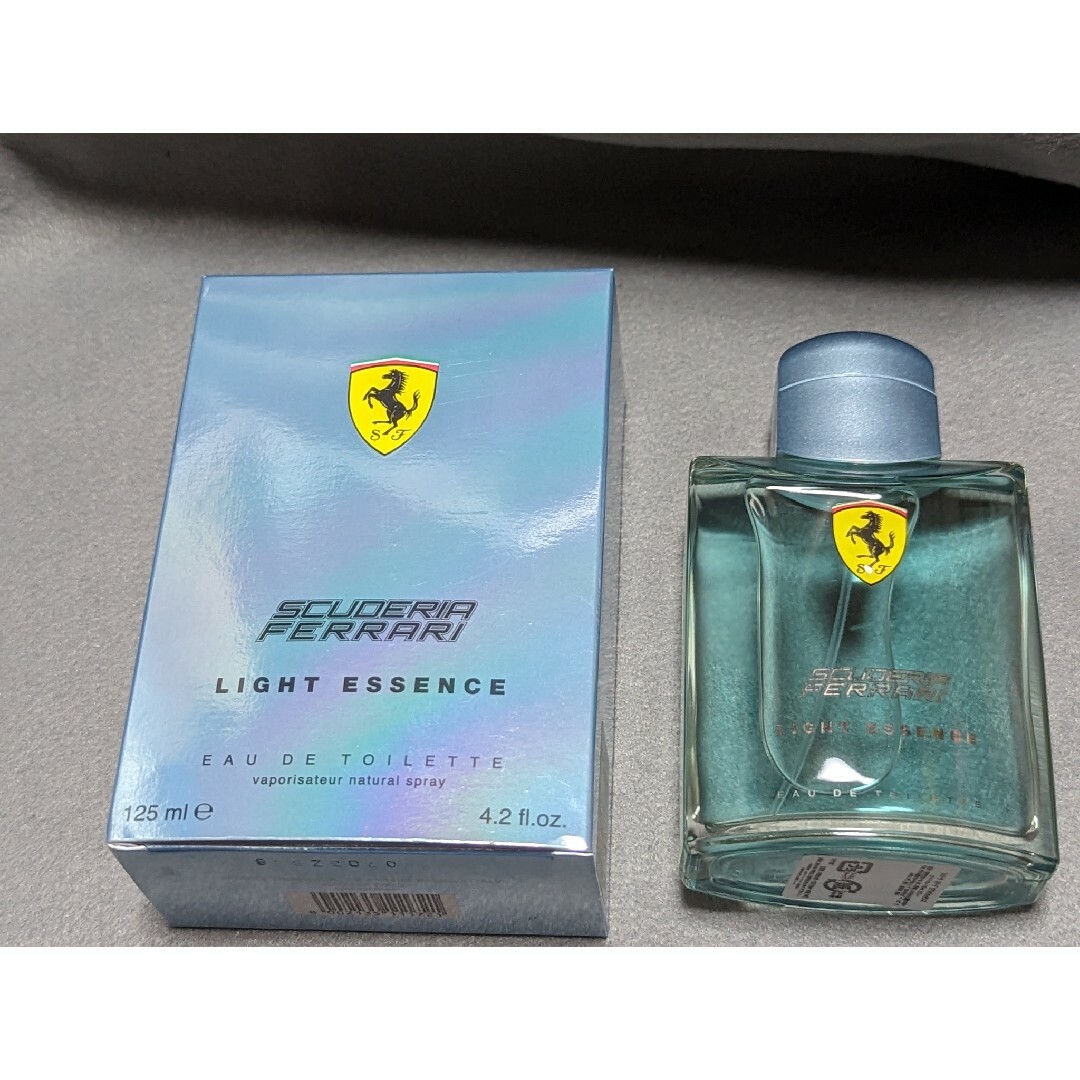 Ferrari(フェラーリ)の美品フェラーリスクーデリアライトエッセンスオードトワレ125ml コスメ/美容の香水(その他)の商品写真