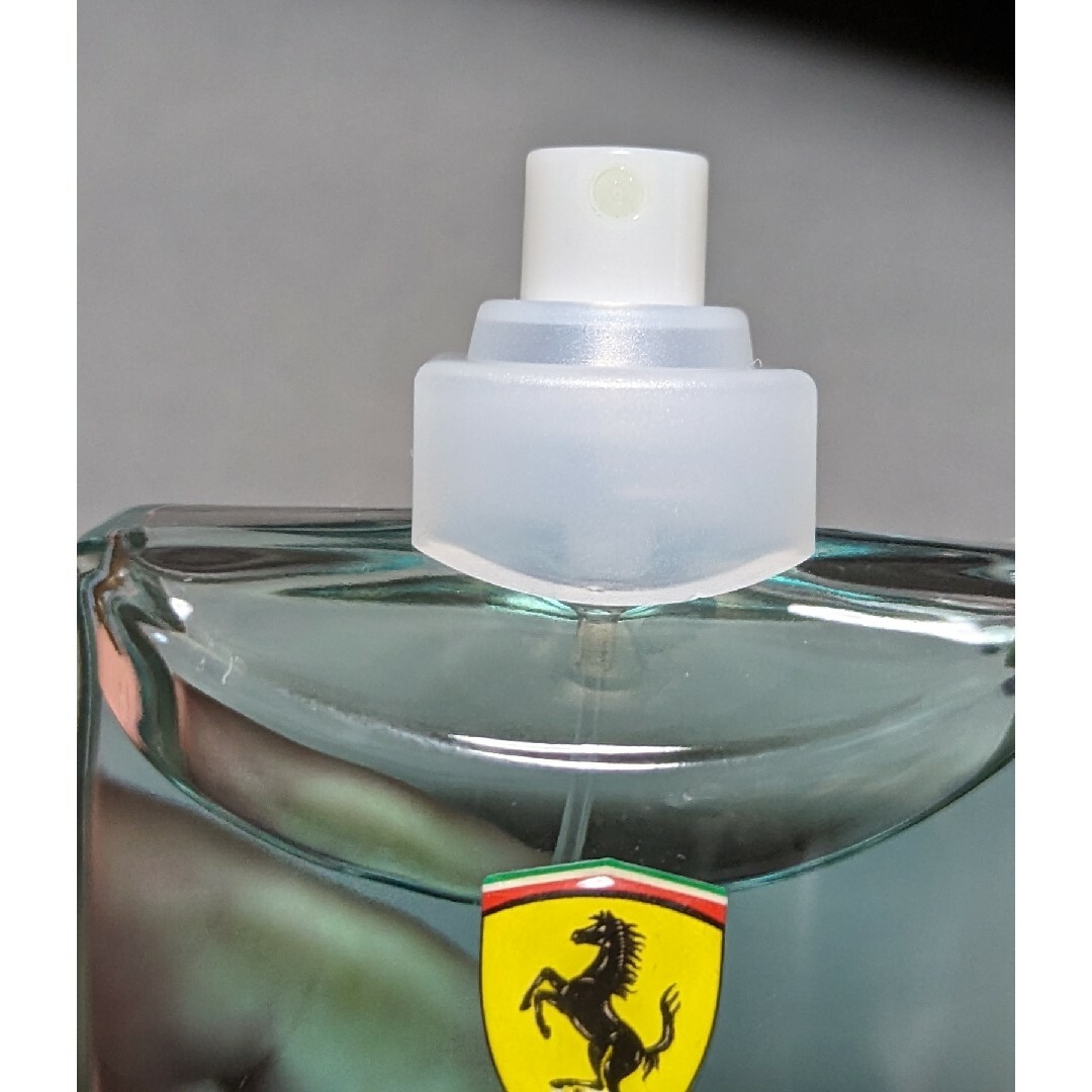 Ferrari(フェラーリ)の美品フェラーリスクーデリアライトエッセンスオードトワレ125ml コスメ/美容の香水(その他)の商品写真