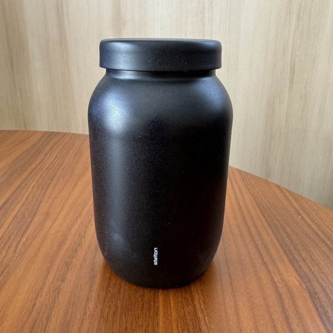 Stelton(ステルトン)のstelton ステルトン COLLAR カラーコーヒーグラインダー　蓋付き インテリア/住まい/日用品のキッチン/食器(調理道具/製菓道具)の商品写真