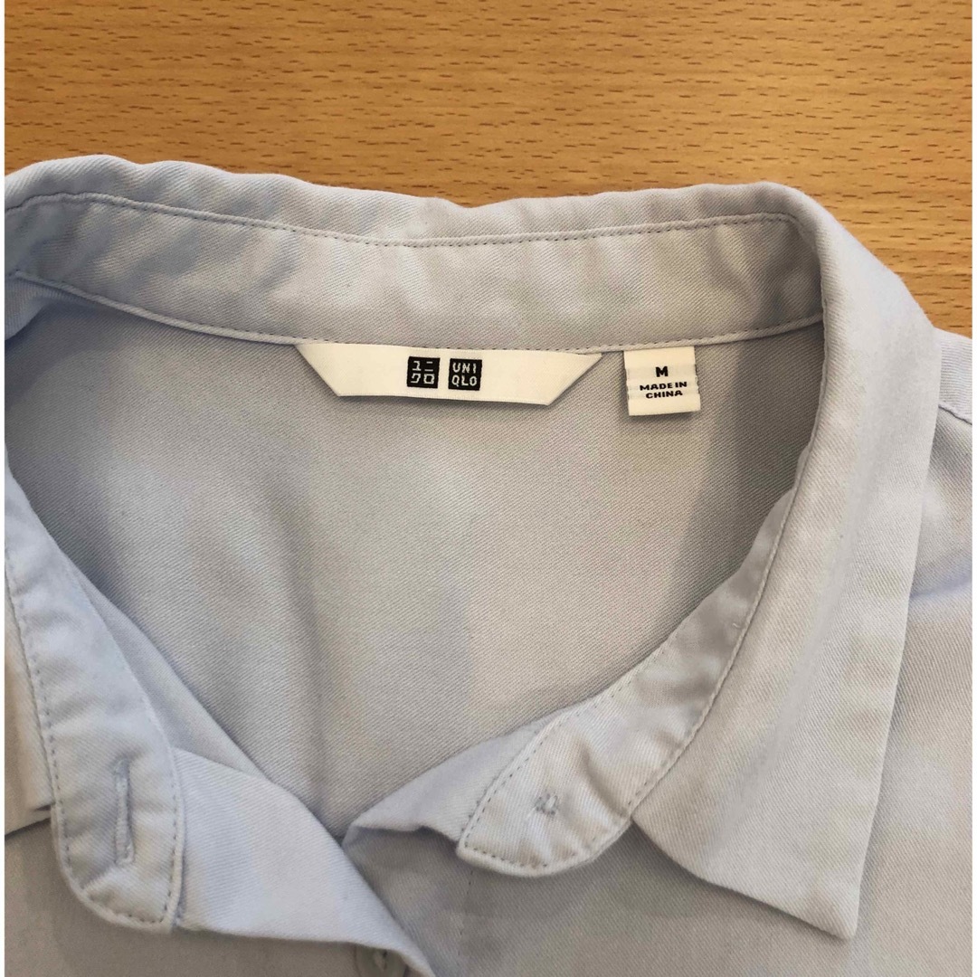 UNIQLO(ユニクロ)のUNIQLO シャツ　ブルー　ブラウス レディースのトップス(シャツ/ブラウス(長袖/七分))の商品写真