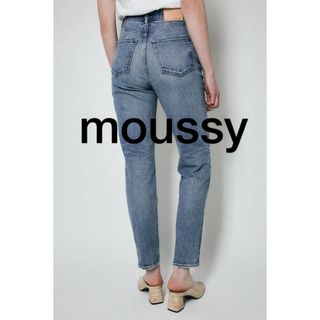 マウジー(moussy)のMOUSSY マウジー　HW ISM SKINNY デニム　パンツ　ロゴパッチ(デニム/ジーンズ)