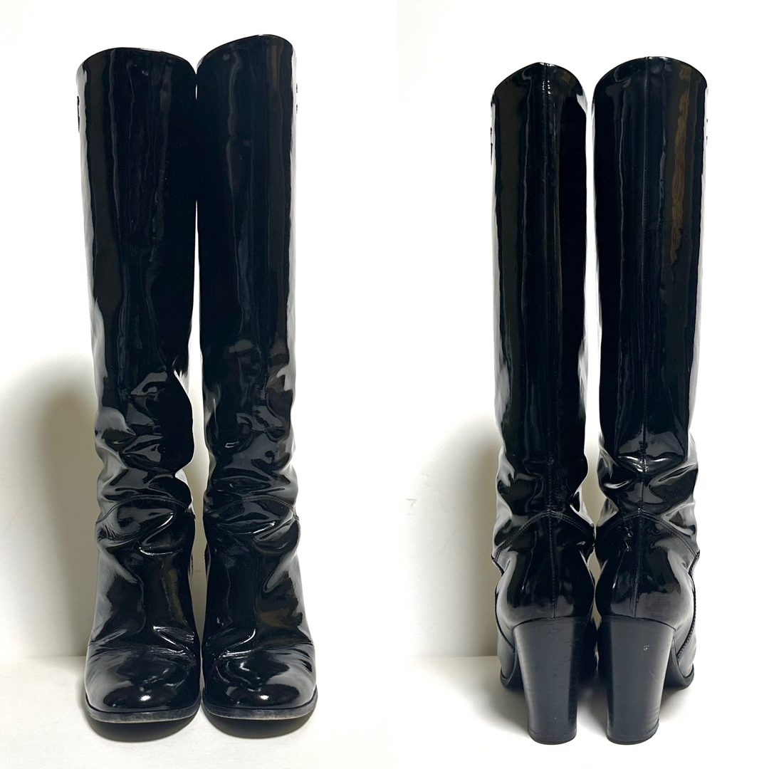 CHANEL(シャネル)のCHANEL 黒 パテントロングブーツ 38.5 CCロゴ レディースの靴/シューズ(ブーツ)の商品写真