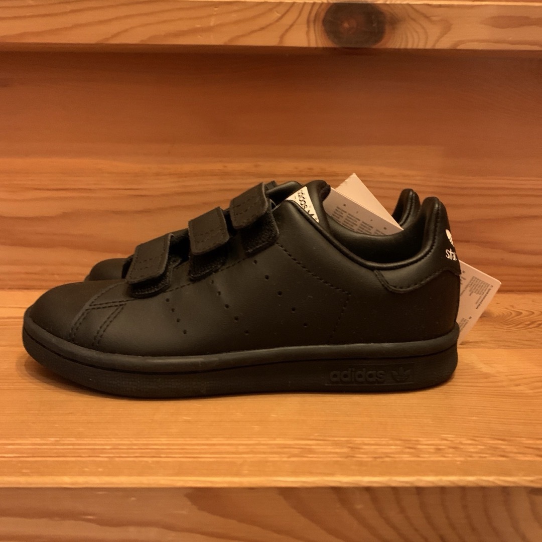 STANSMITH（adidas）(スタンスミス)の新品　アディダス　スタンスミス　adidas スニーカー　17.5 キッズ/ベビー/マタニティのキッズ靴/シューズ(15cm~)(スニーカー)の商品写真