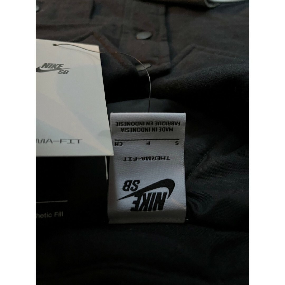 NIKE(ナイキ)の【新品】NIKEナイキ SB Therma-FIT スケートトップ メンズのジャケット/アウター(ナイロンジャケット)の商品写真