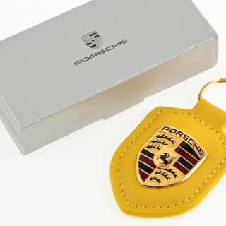 ポルシェ(Porsche)の★残りわずか！ ★PORSCHE ポルシェ クレスト  キーホルダー 黄 箱付き(車内アクセサリ)