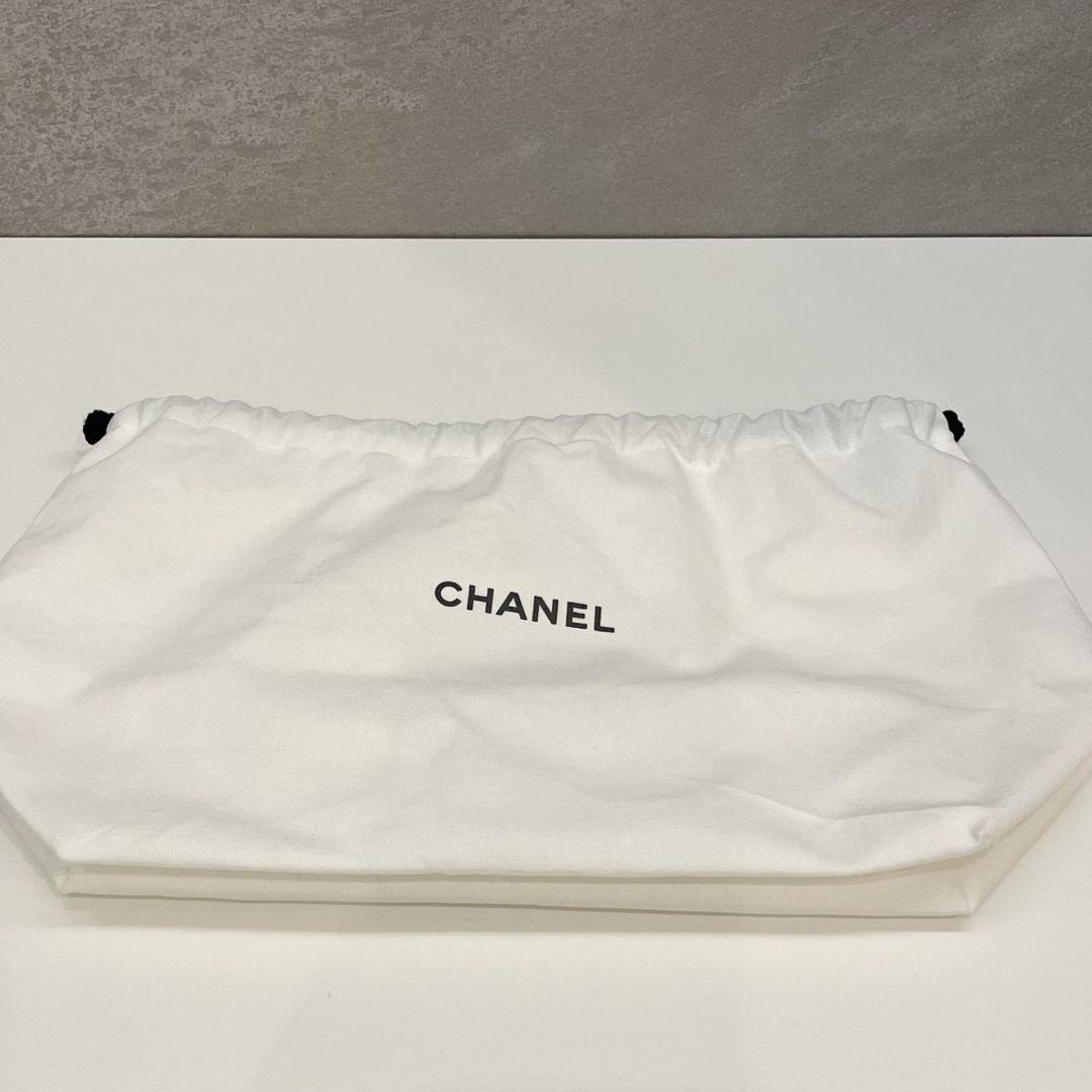 CHANEL(シャネル)のCHANEL ノベルティ 巾着  オータンドゥル ルイヴィトン クールバタン  レディースのファッション小物(ポーチ)の商品写真